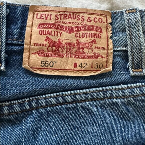 Levi's 550 Relaxed Fit Jeans (EUC) - Picture 9 of 9